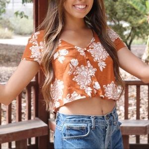 KENDALL AND KYLIE HAWIAN CROP TOP SIZE XS